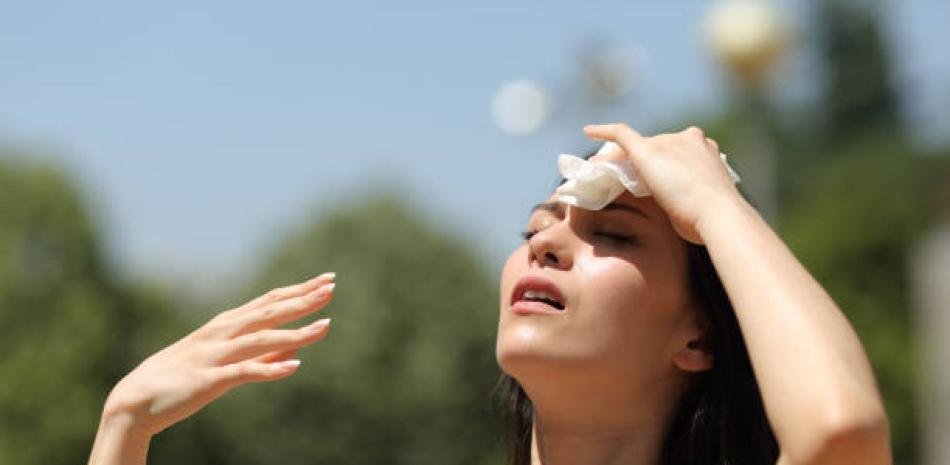 LLUVIAS POR ONDA TROPICAL Y VAGUADA; CALOR EXTREMO CONTINÚA